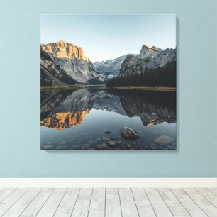 Alpine Mirror Scene - Ruhiges Landschaftsposter Leinwanddruck