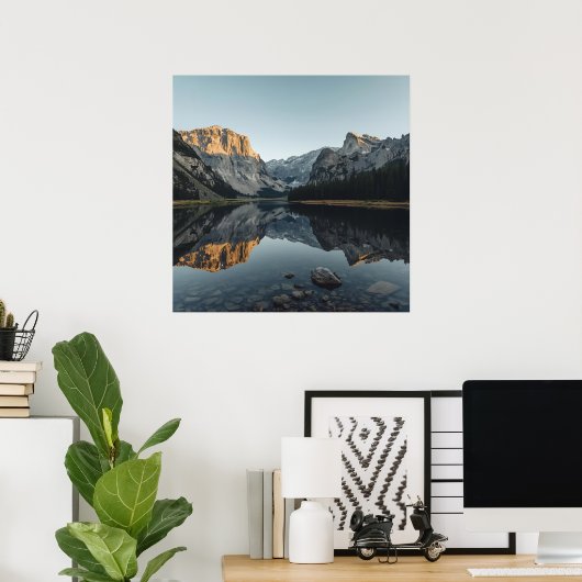 Alpine Mirror Scene - Ruhiges Landschaftsposter Poster (Heimbüro)