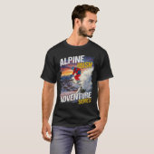 Alpine Rush – Extreme Ski Adventure Mountain  T-Shirt (Vorne ganz)