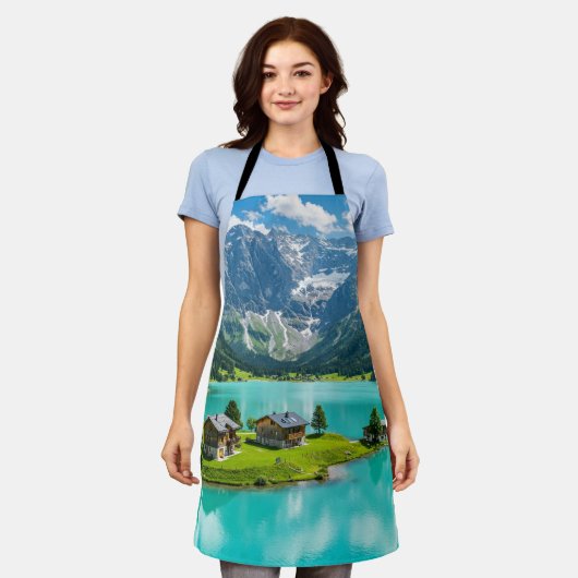 "Alpine Serenity Meets Kitchen Chic" Schürze (Getragen)