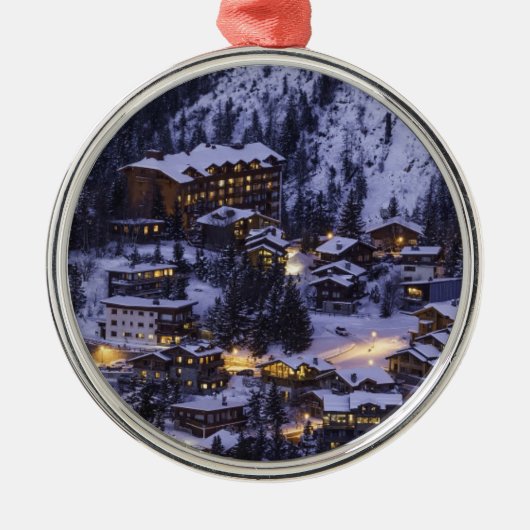 Alpines Skiresort Winter Ornament Aus Metall (Vorne)