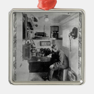 Als an Bord das ruinierte "titanische " Ornament Aus Metall