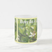 Als Biene beschäftigt - Mattierte Tasse (VorderseiteRechts)