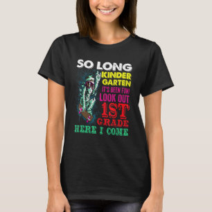 Also, der lange Kindergarten schaut auf die 1. Kla T-Shirt