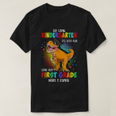Also, der lange Kindergarten schaut auf die 1. Kla T-Shirt (Design vorne)