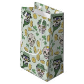 Also glücklich grüne St Patrick's Day Sugar Skulls Kleine Geschenktüte (Rückseite Schrägansicht)