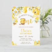 Also süß, eine Niedliche Biene zu sein 1. Geburtst Einladung (Stehend Vorderseite)