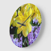 Alstroemeria und Flieder-Blumen Große Wanduhr (Winkel)