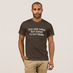 Alt und müde, aber bis zum Tag trinken Funny Drink T-Shirt