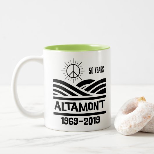 Altamont Speedway 1969-2019 50th Anniversary Zweifarbige Tasse (Mit Donut)