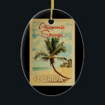 Altamonte Springs Palm Tree Vintage Travel Keramik Ornament<br><div class="desc">Ein einzigartig Retro Mitte des Jahrhunderts modernen Altamonte Springs Florida Kunstdruck im Stil eines Vintage-Reiseplakats. Es verfügt über eine geschwungene Palme am Sandstrand mit Ozean unter einem blauen bewölkten Himmel.</div>