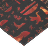 Alte ägyptische Götter und Hieroglyphen - Roter Ma Tischdecke (Schrägansicht)