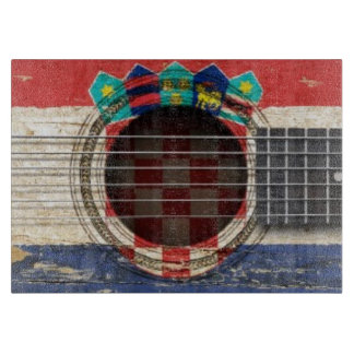 Alte Akustikgitarre mit kroatischer Flagge Schneidebrett