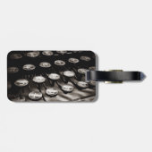 Alte antike Schreibmaschine befestigt Gepäckanhänger (Rückseite horizontal)