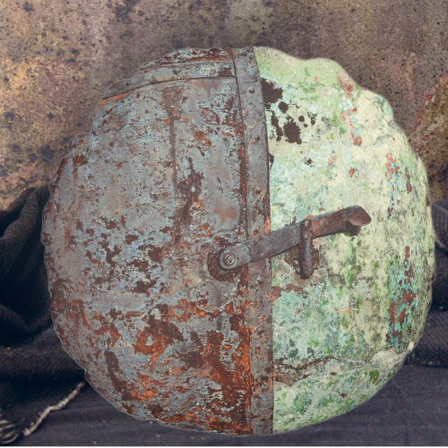 Alte bemalte rostige Tür Rundes Kissen (Von Creator hochgeladen)