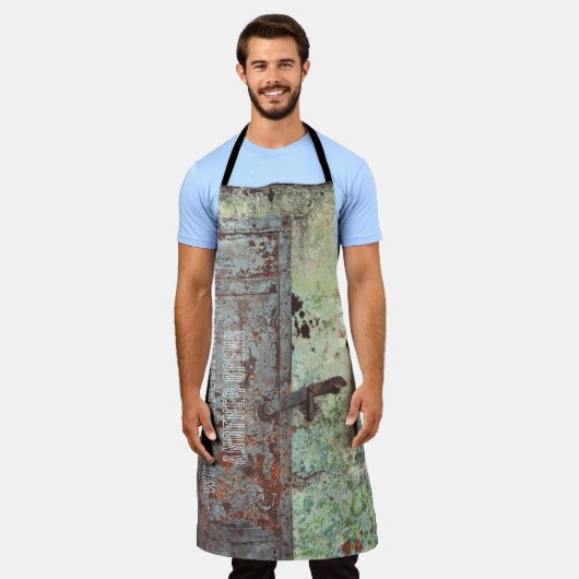 Alte bemalte rostige Tür Schürze (Getragen)