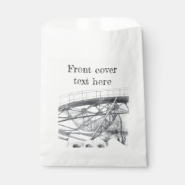 Alte Brücke. Bleistift zeichnend. Geschenktütchen