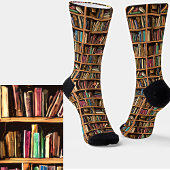 Alte Bücher auf Regalen Socken