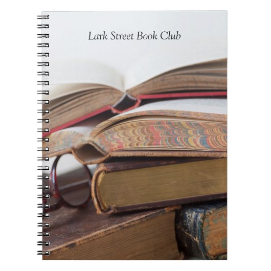 Alte Bücher mit Brille (Vorderseite)