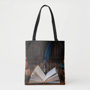 Alte Bücher, Stift und Vintage Tinte aus Holz Tasche