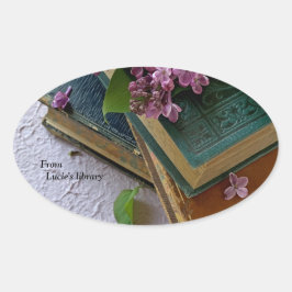 Alte Bücher und Lila Ovaler Aufkleber