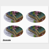 Alte Bücher und Lila Ovaler Aufkleber (Blatt)