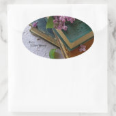 Alte Bücher und Lila Ovaler Aufkleber (Tasche)