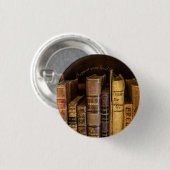 Alte Bücher unterstützen die Veranstaltung in der  Button (Vorne & Hinten)