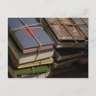 Alte Bücherstapel Postkarte