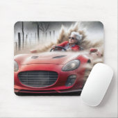 Alte Dame, die ein rotes Sportauto fährt Mousepad (Mit Mouse)