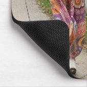 Alte Dame hüpft Seil auf einem Bürgersteig Mousepad (Ecke)