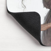 Alte Dame in verblasster Kleidung Mousepad (Ecke)