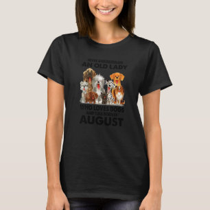 Alte Dame liebt Hunde, die im August geboren wurde T-Shirt
