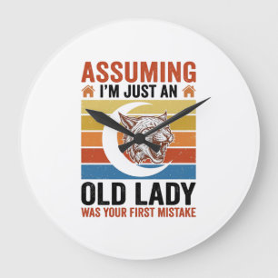 Alte Dame Wildcat Vintage Lustiges Shirt Design_1 Große Wanduhr