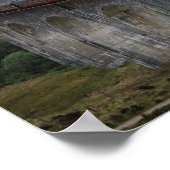 Alte Dampfbahn auf Glenfinnan Viadukt Poster (Ecke)