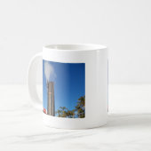 alte Dampfpfeife mit weißem Dampfstrahl Kaffeetasse (Vorderseite Links)