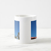 alte Dampfpfeife mit weißem Dampfstrahl Kaffeetasse (Mittel)