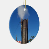 alte Dampfpfeife mit weißem Dampfstrahl Keramikornament (Rechts)