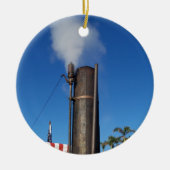 alte Dampfpfeife mit weißem Dampfstrahl Keramikornament (Vorne)