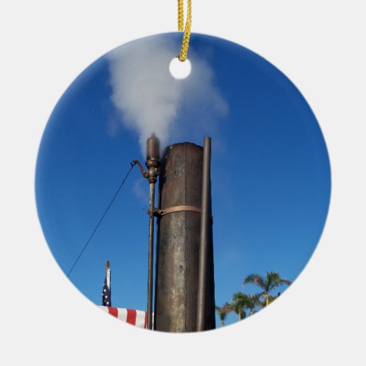 alte Dampfpfeife mit weißem Dampfstrahl Keramikornament (Vorne)