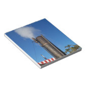 alte Dampfpfeife mit weißem Dampfstrahl Notizblock (angewinkelt)