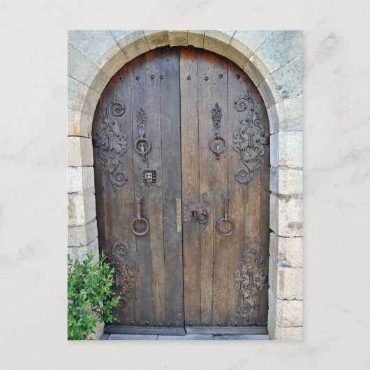 Alte dekorative Holztür an der Steinwand Postkarte (Vorderseite)