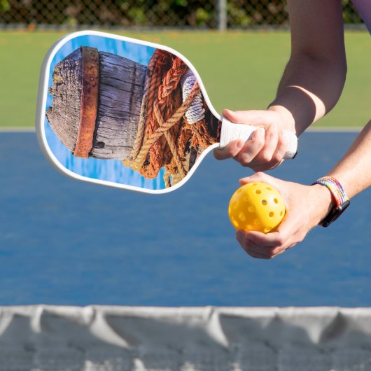 Alte Festungsbollard Pickleball Schläger (InSitu)
