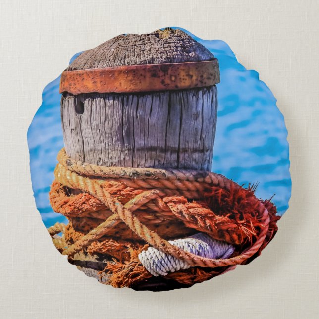 Alte Festungsbollard Rundes Kissen (Rückseite)