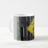 Alte Fischer beim Überqueren der Tasse (Vorderseite Links)