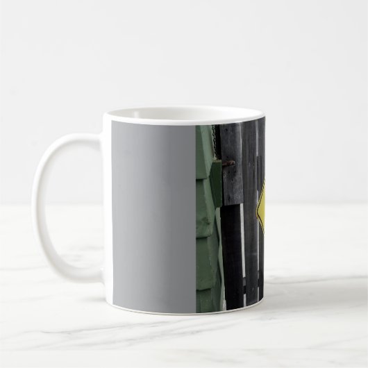 Alte Fischer beim Überqueren der Tasse (Links)