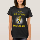 Alte Frau, die DODGEBALL spielt T-Shirt (Vorderseite)