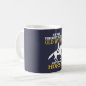 Alte Frau reitet Pferd Kaffeetasse (Vorderseite Links)