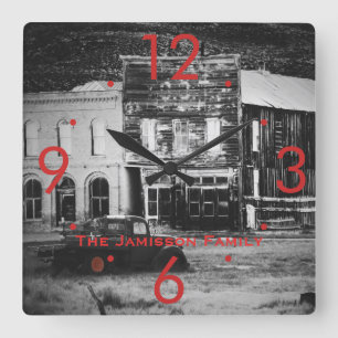 Alte Gebäude mit Vintager LKW kundengebundener Uh Quadratische Wanduhr