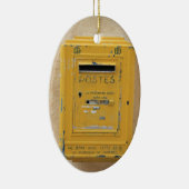 Alte gelbe Briefmarkenverzierung Keramikornament (Rechts)